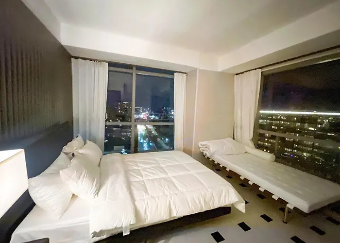 Luxury 2br Penthouse Across Of Dreams Apartamento Manila